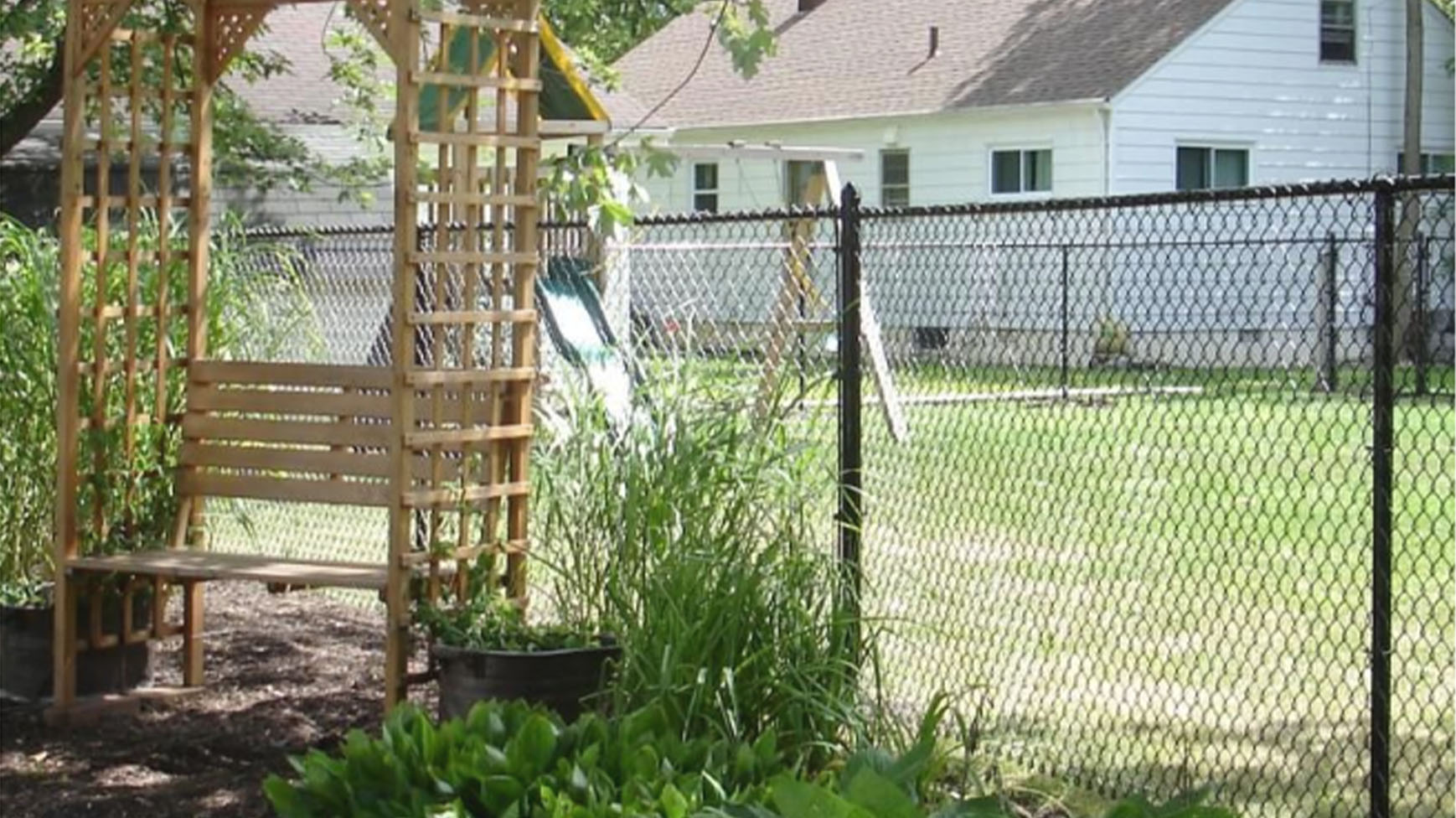 slide-temp_0000_chain-link-landscaping